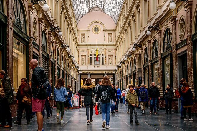 Brussels Private Walking Tour with a Local - Your First Stops: Squares, Facades, and the Funny Brussels “Instant Memories”