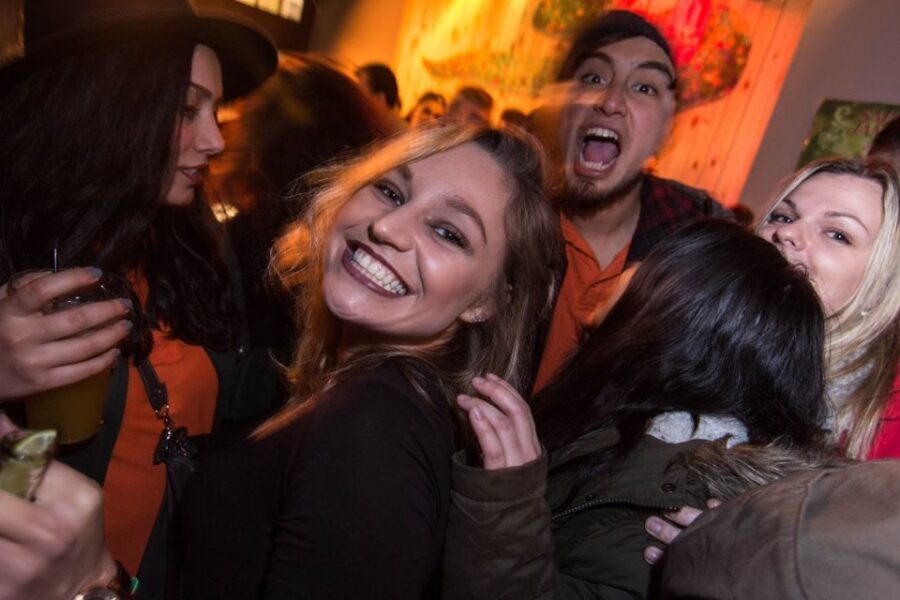 Brussels: Pub Crawl and Nightlife Party Experience - How the Brussels crawl works from 9:30pm to the 1AM venue