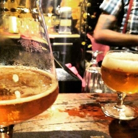 Brussels: Pub Crawl and Nightlife Party Experience - Guides and group vibe: what it feels like when someone actually runs the night