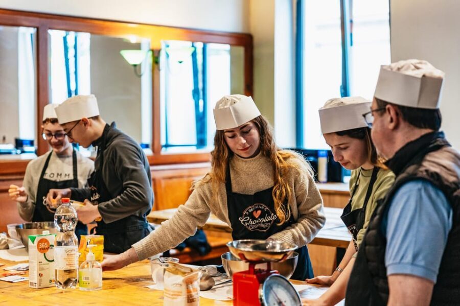 Brussels: Waffle Making Workshop - All You Can Eat - Getting there on time: Voldersstraat 30 without stress