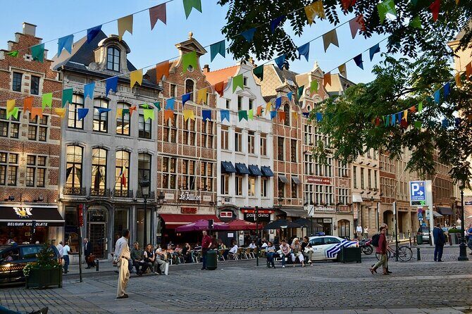 Brussels Walking Tour: Explore Top Sights & Hidden Gems - Les Galeries Royales Saint-Hubert: A Glass-Roof Break From the Streets