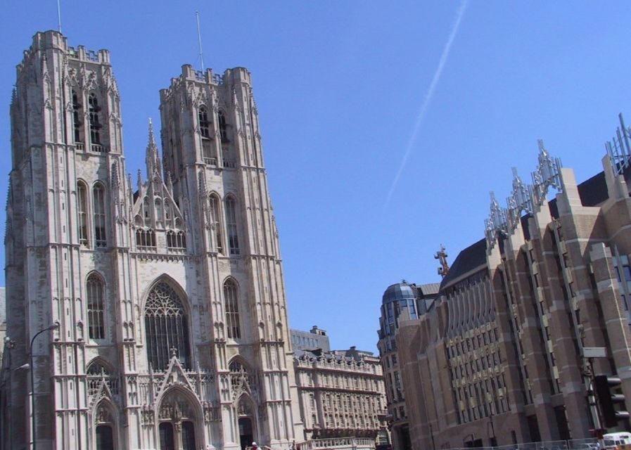 Brussels: Walking Tour from Central Station to Manneken Pis - Key things to watch for on this Brussels route