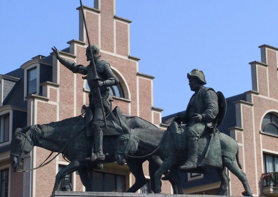 Brussels: Walking Tour from Central Station to Manneken Pis - What’s included: guide talk plus real food and drink leads