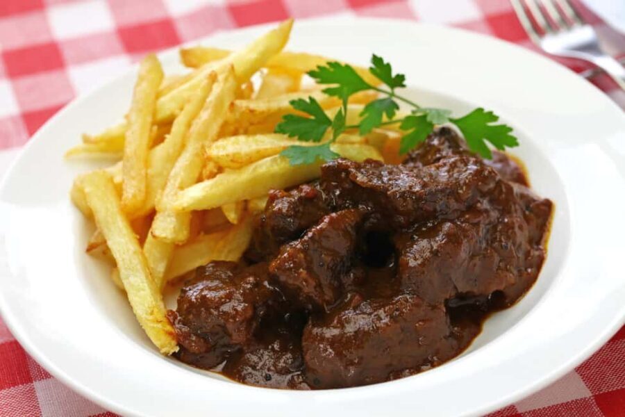 Brussels: Walking Tour with Belgian Lunch, Chocolate, & Beer - Who should book this Brussels food walking tour?