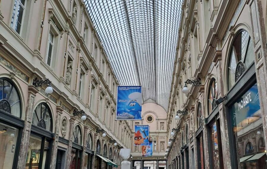 Brussels: Walking Tour with Belgian Lunch, Chocolate, & Beer - How the 4 hours really feel: short walks, regular stops, and comfy shoes