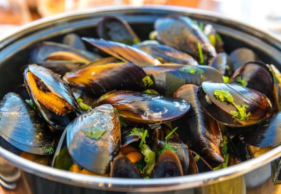 Brussels: Walking Tour with Belgian Lunch, Chocolate, & Beer - Chocolate tastings at Mary and Galler: the most memorable first half