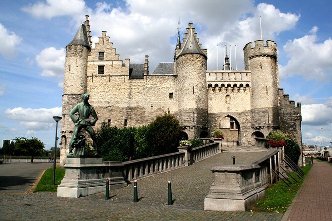 e-Scavenger hunt Antwerp: Explore the city at your own pace - Who should book this Antwerp e-Scavenger hunt?
