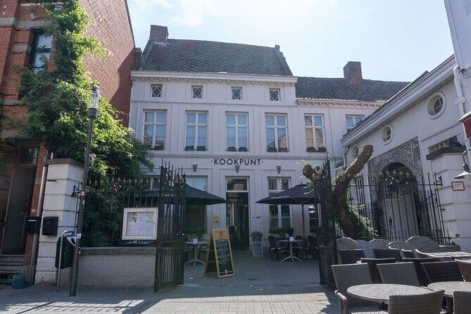 e-Scavenger hunt Hasselt: Explore the city at your own pace - Plopsa Indoor Hasselt, the arena area, and a walk around Grote Markt