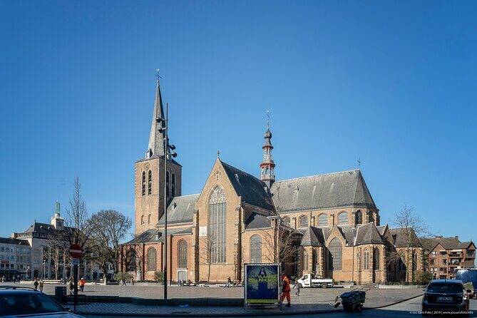 e-Scavenger hunt Turnhout: Explore the city at your own pace - St. Peter’s Church: why the outside lies