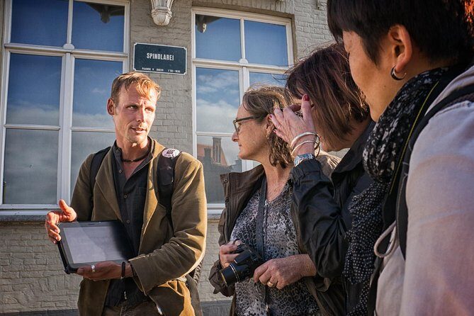 "Edges of Brugge" Photo Tour - 2hr open city tour & workshop - Small-group attention: max four photographers means coaching