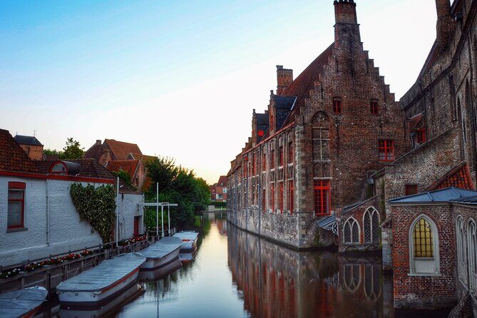 Experience the best of Bruges on a Private Tour with Boat Ride - Poortersloge (Burghers’ Lodge): contemporary art inside a historic city