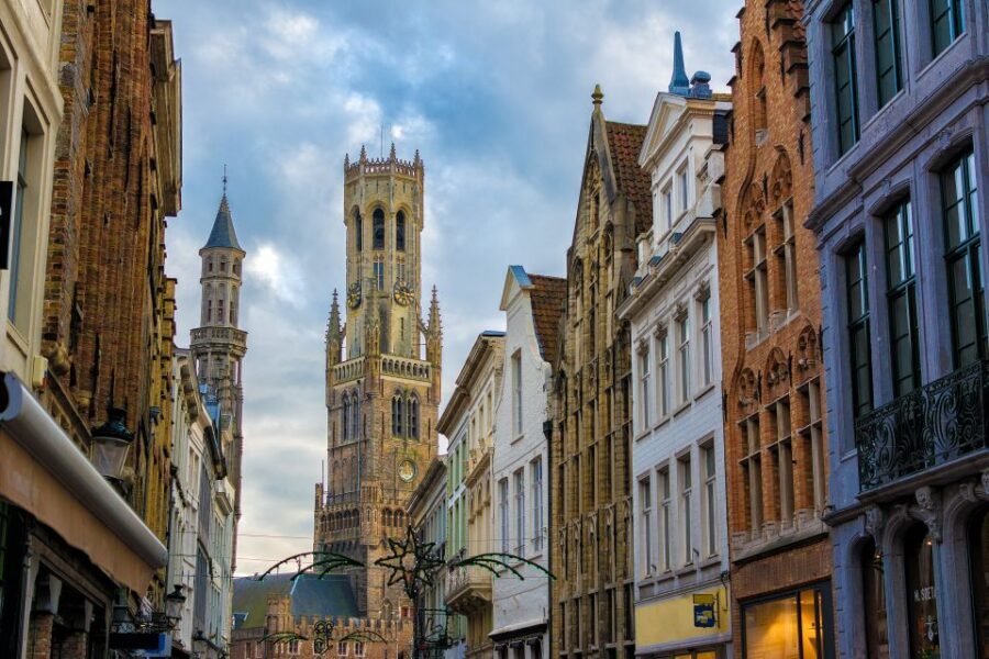 From Amsterdam: Bruges Day Trip in Spanish with Boat Option - Your 3 hours of free time: lunch, lace, and choosing your own route