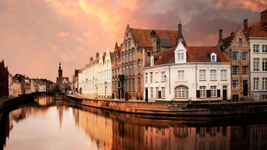 From Amsterdam: Bruges Day Trip in Spanish with Boat Option - The chocolate shop stop: a small inclusion with big payoff