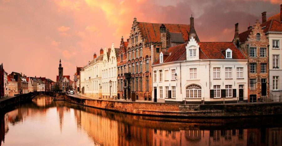 From Amsterdam: Bruges Day Trip in Spanish with Boat Option - Leaving Amsterdam: what the transfer really does for you