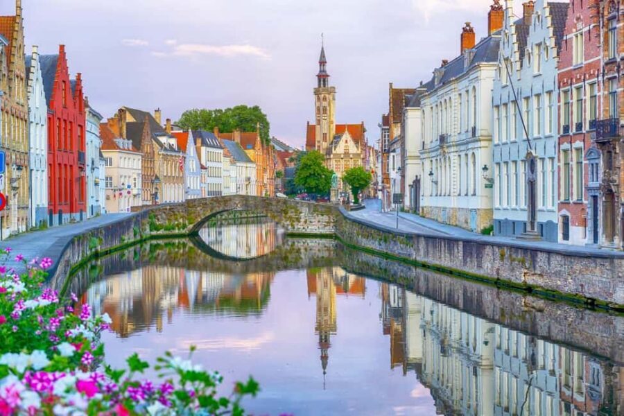 From Amsterdam: Bruges Full-Day Tour - The walk-through center: where the medieval streets start making sense