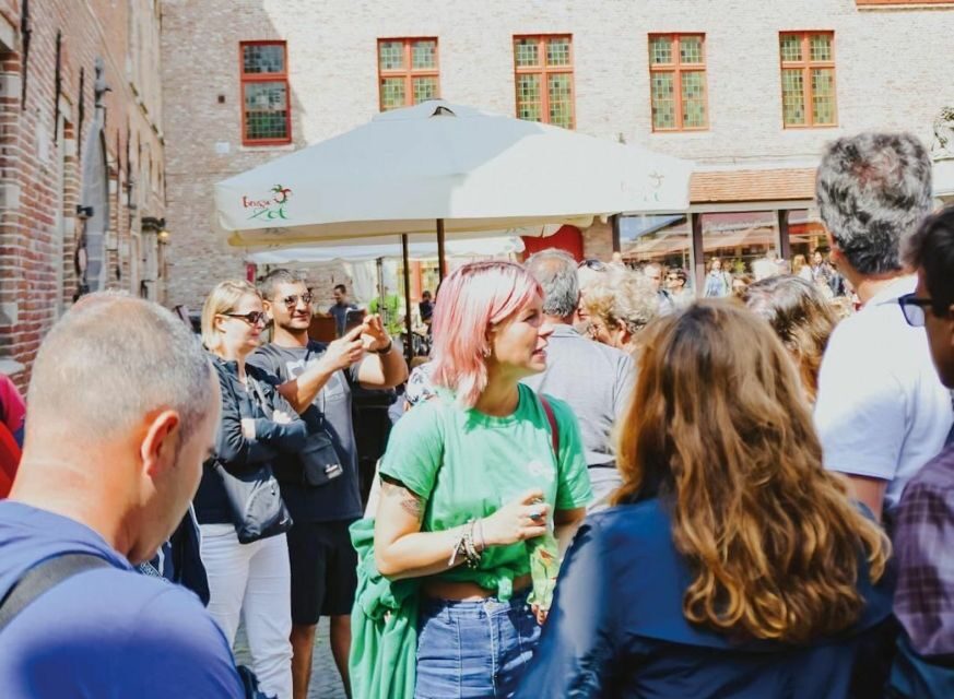 From Amsterdam: Day Trip to Bruges in Spanish or English - English and Spanish guide setup, plus what group size means for you