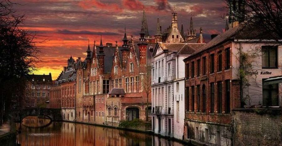 From Brussels: Bruges Day Trip with Boat Tour Option (ES) - Brussels to Bruges: the value of doing it by coach
