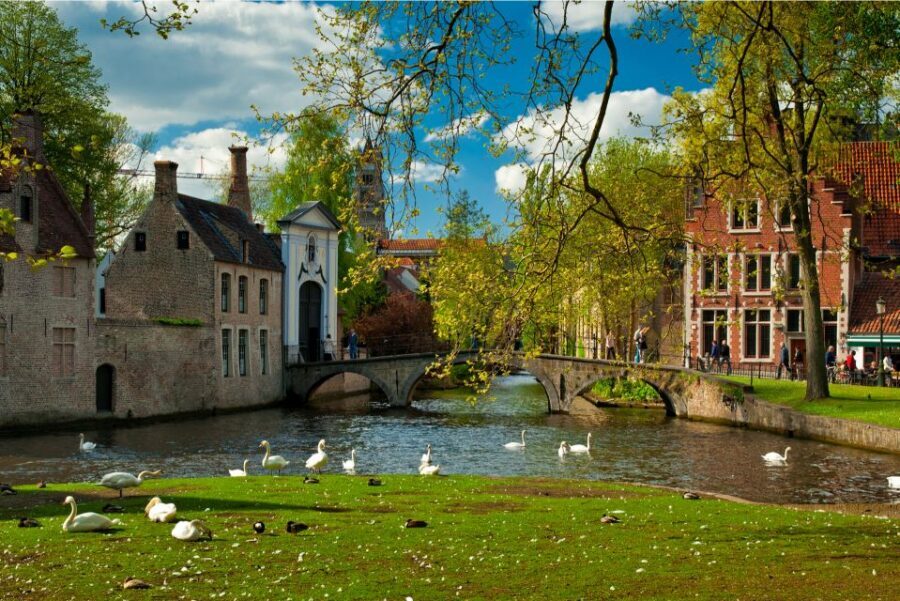 From Brussels: Bruges Day Trip with Boat Tour Option (ES) - Free time in Bruges: your best chance to slow down