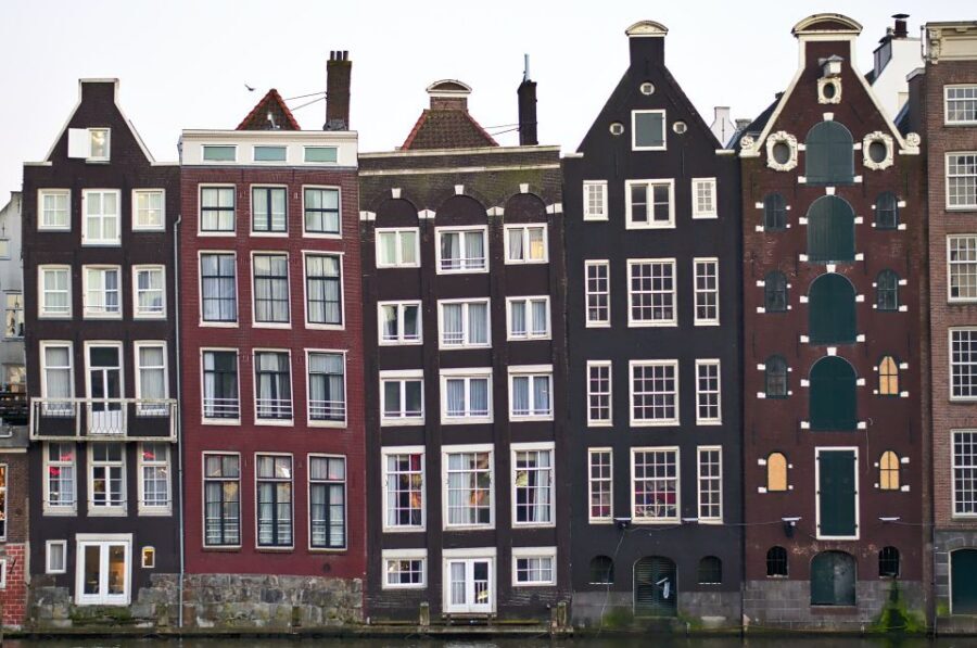 From Brussels: Cheese, Clogs & Windmills Amsterdam Day Trip - The Canal Cruise Stop: A Short Ride with Big Payoff