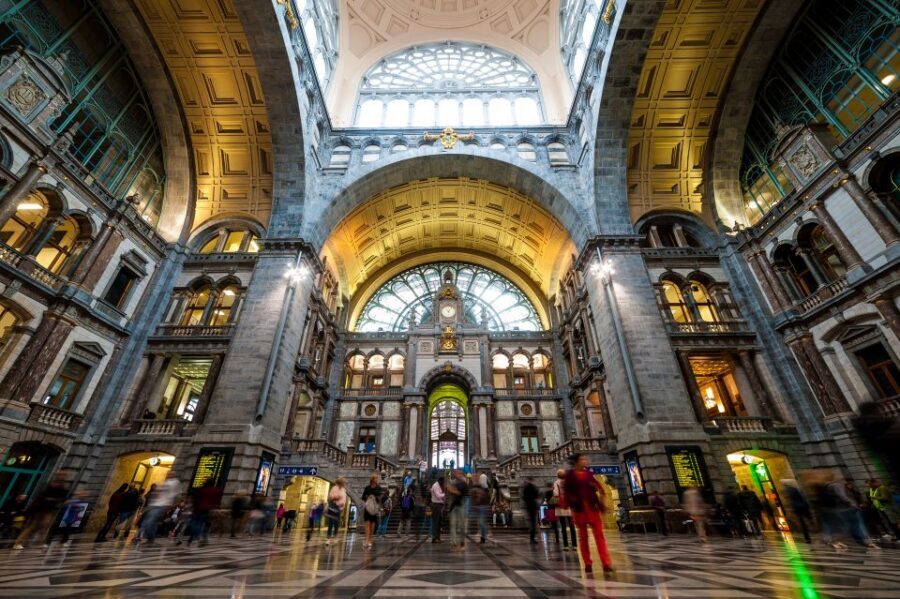 From Brussels: Guided Antwerp City Tour - Walking pace, group flow, and comfort in a 7.5-hour format
