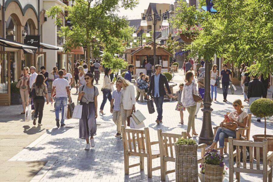 From Brussels: Maasmechelen Outlet Shopping Trip - Included vs Not Included: Budgeting for Food and Decisions