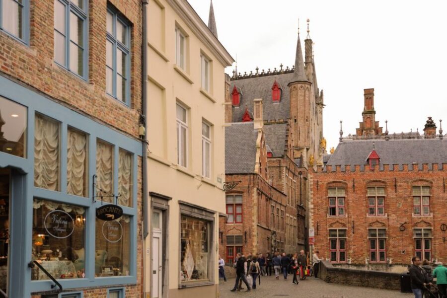 From Paris: Bruges Guided Tour with Hotel Pickup - A real Bruges day trip, not a drive-by photo stop