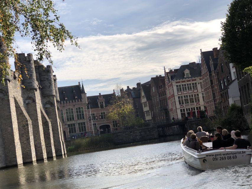 Ghent: 40-Minute Historical Boat Tour of City Center - Old Fish Market: everyday life, still readable at a distance