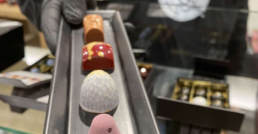 Ghent: Belgian Chocolate Walking Tour with Tastings - Meeting at Vrijdagmarkt and Finding Your Way Fast