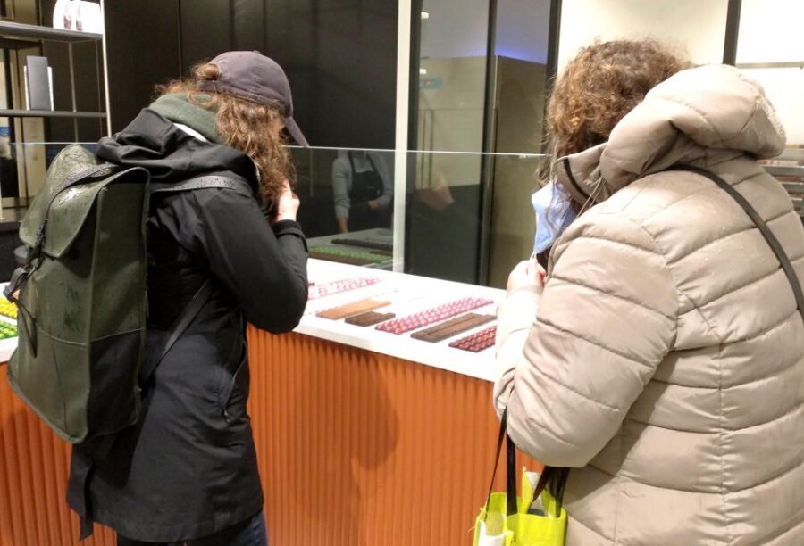 Ghent: Guided City Tour with Chocolate Tastings - Entering Vrijdagmarkt: Jacob Van Artevelde and the 2-Hour Time Window