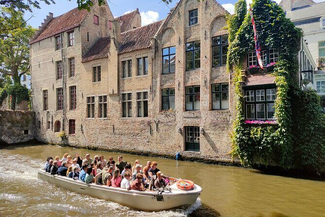 Guided boat trip and walk - Boottocht Brugge canal cruise: the 30-minute reset you’ll want