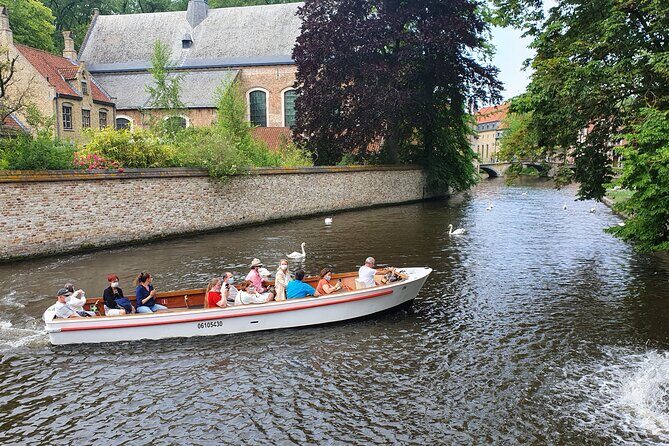 Guided boat trip and walk - Beerwall and chocolate taste: Bruges, but make it delicious