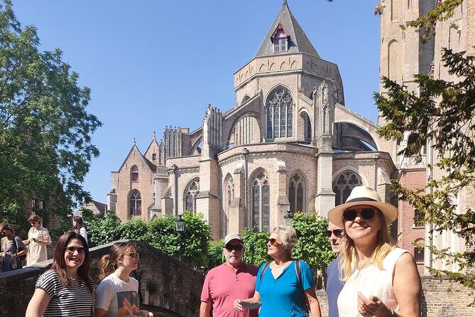 Guided boat trip and walk - Arentshof: horsemen statues and the bridge view