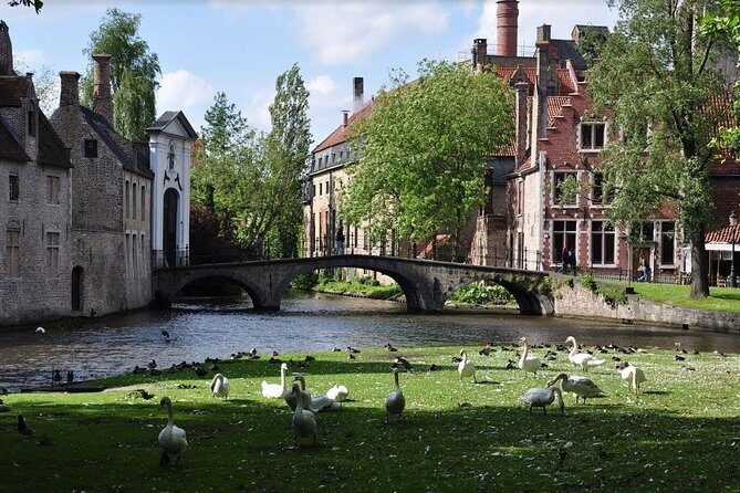 Guided tour of Bruges - Rozenhoedkaai (Quai du Rosaire): the fairy-tale canal moment