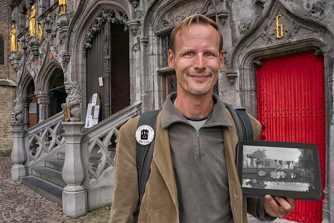 "Hidden Brugge" Photo Tour - 2hr open city tour & workshop - Burg Square Warm-Up: Quick Camera Basics in the Best First Spot