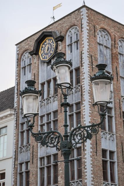 Historical walk in Bruges with local guide. Praline included - Who should book this Bruges history walk