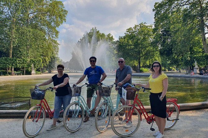 Lively Brussels Highlights Bike tour DUTCH - Royal Palace (Palais Royal): Gold Gates and a Fast Photo Stop