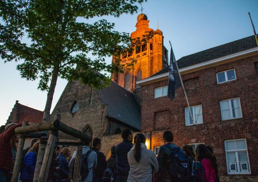 Night Tour: The Dark Side of Bruges - by Legends - Huis Ter Beurze: a quick guided stop that sets the tone