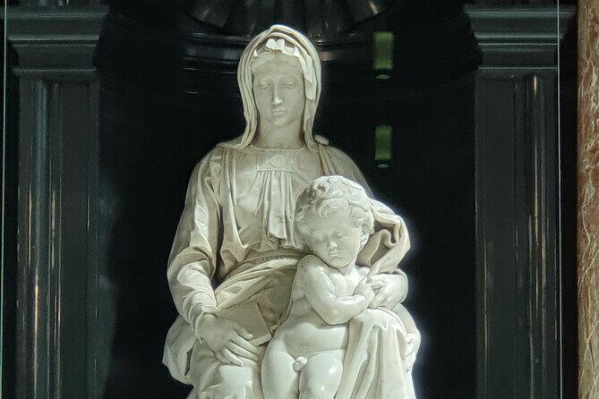 Private tour: From your hotel + see the Madonna of Michelangelo - Belfort: getting your bearings with views and the 47-bell carillon