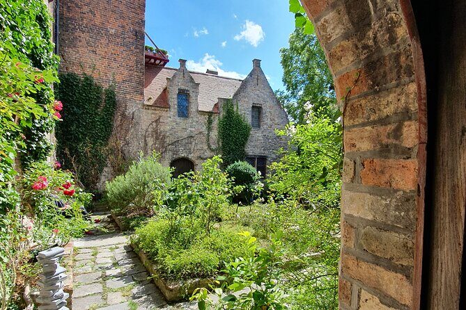 Private tour: From your hotel + see the Madonna of Michelangelo - Onze-Lieve-Vrouwekerk and Michelangelo’s Madonna and Child