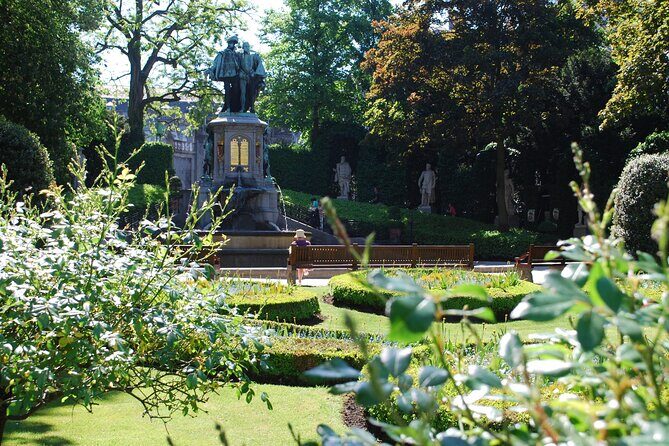 Small-Group Highlights of Brussels Bike Tour - Place du Jeu de Balle: a neighborhood heartbeat
