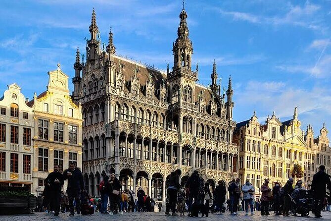 Tell Me About Brussels! | First Day Must-Do | Local Storytellers - How this Brussels walking tour gives you a fast city “mental map”