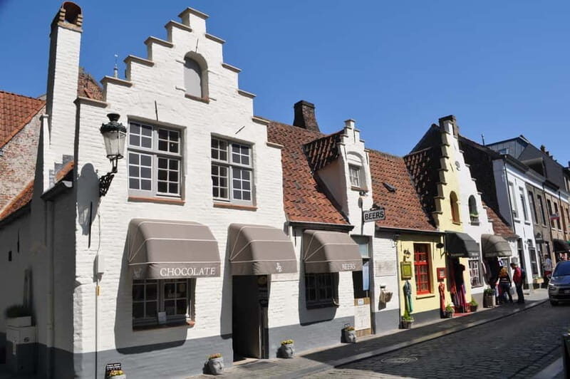 Thé best chocolate in Bruges! Private tour! - Vismarkt and the Market-Square Mindset: Fish Market and City Rhythm