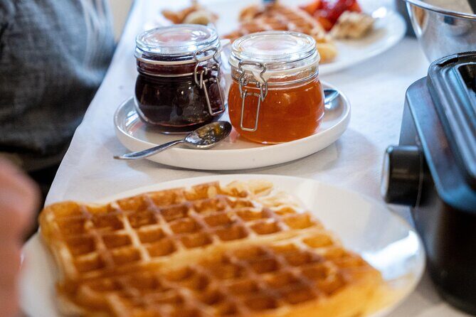 The Waffles 'n Coffee Breakfast in Bruges Centre - Bruges stories while you eat: why the culture chat is worth it