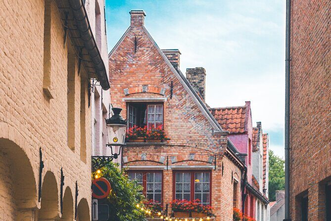Walking tour of Bruges with boat option and/or beer tasting - Walplein to Stoofstraat: Bruges beer and medieval house spotting